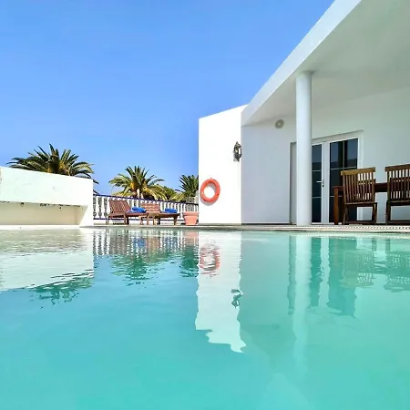 Villa Con Piscina Privada Y Terraza En Lanzarote Puerto Calero