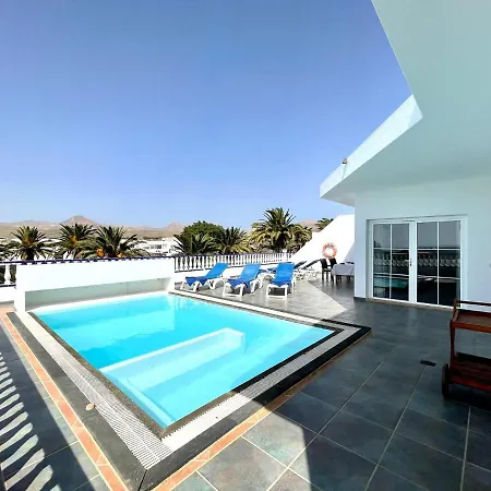 Villa Con Piscina Privada Y Terraza En Lanzarote *