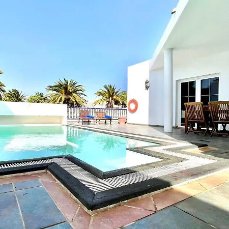 Con Piscina Privada Y Terraza En Lanzarote Villa *