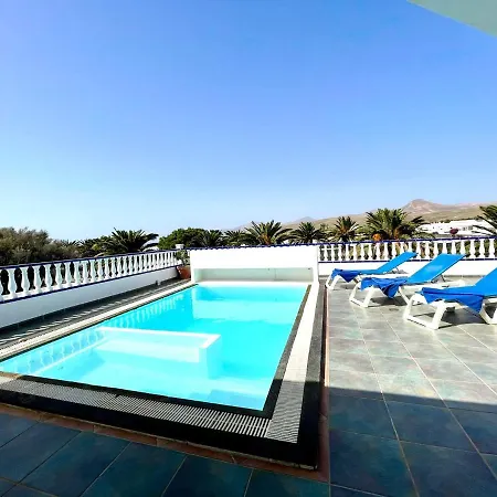 Con Piscina Privada Y Terraza En Lanzarote Villa *