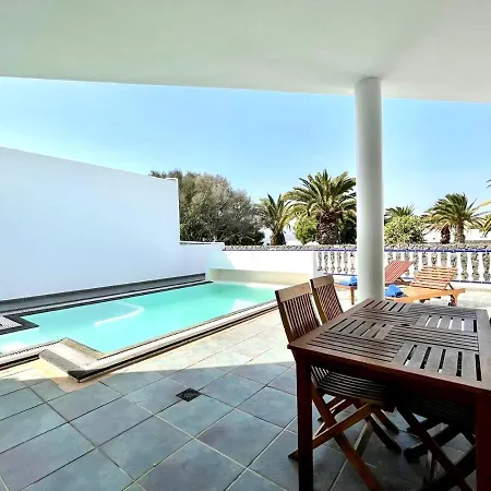 Con Piscina Privada Y Terraza En Lanzarote Villa