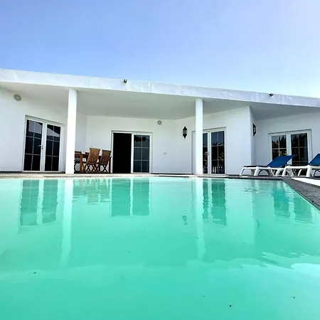 Con Piscina Privada Y Terraza En Lanzarote Puerto Calero