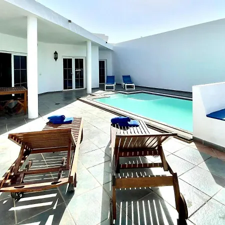 Con Piscina Privada Y Terraza En Lanzarote Villa Puerto Calero
