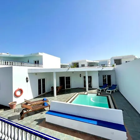 Con Piscina Privada Y Terraza En Lanzarote Villa
