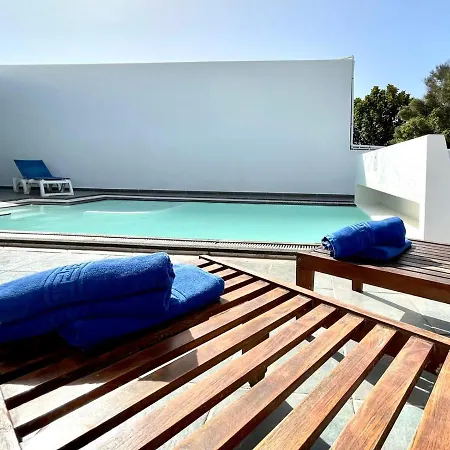 Con Piscina Privada Y Terraza En Lanzarote Villa