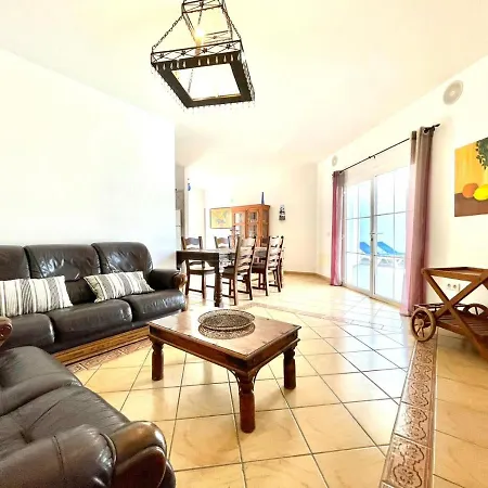 Con Piscina Privada Y Terraza En Lanzarote Villa Puerto Calero